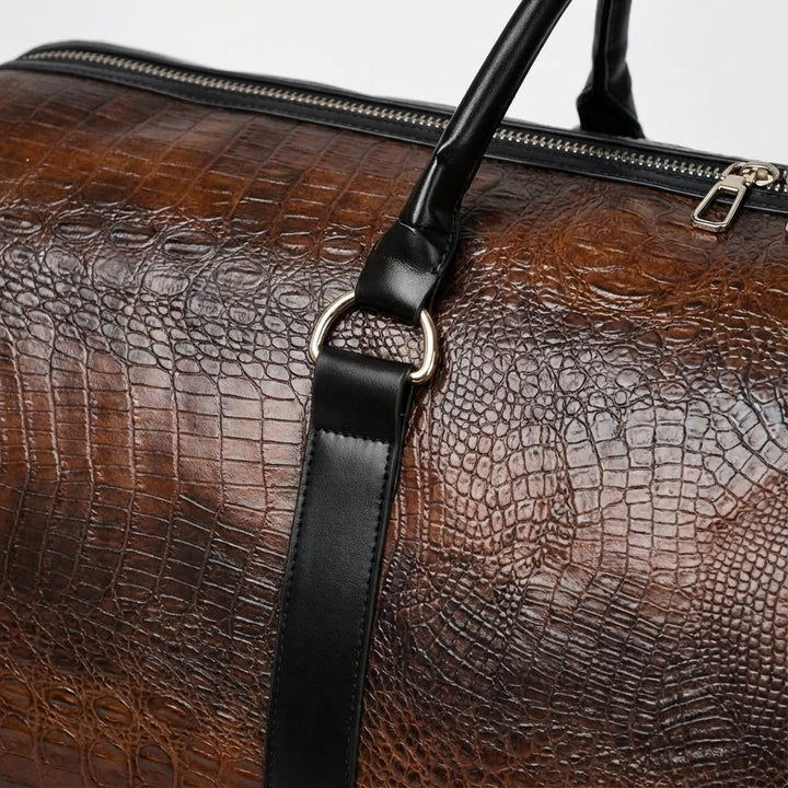 Slitstark duffelväska från Spaceline med justerbar rem. Utmärkt som rymligt handbagage eller flexibel weekendväska.