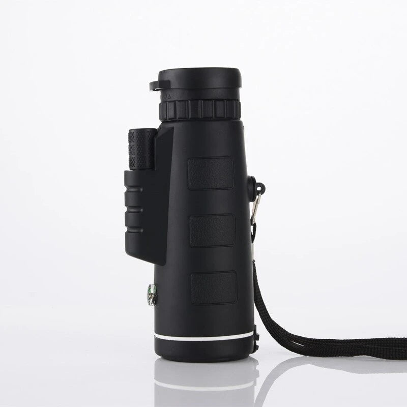 Närbild på Starscope HD monokulärs lins. Högkvalitativ optik för skarp sikt vid utomhusfotografering.