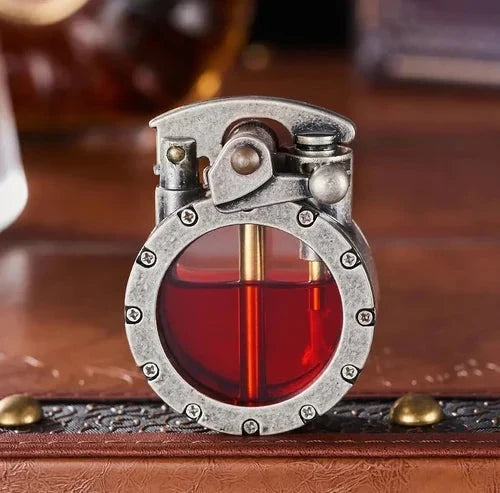 Exklusiv Steampunk kerosintändare, ett unikt samlarobjekt. Retro metalltändare med lyxig design.