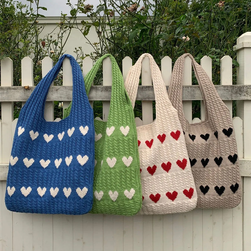 "Stickad kärlek tygkasse i vintage Hobo-stil för damer, beige färg, mjukt akrylfiber och polyester, trendig accessoar."