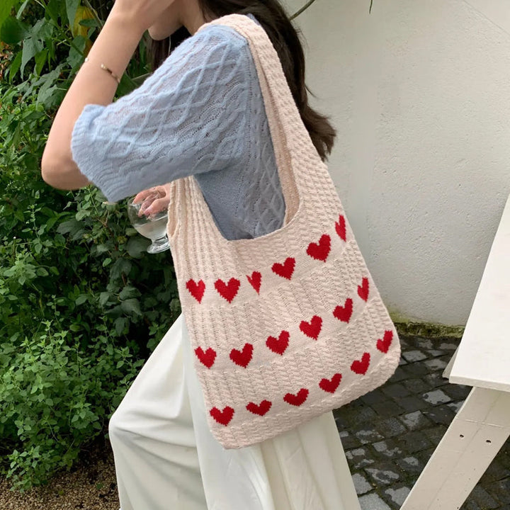 "Stickad kärlek tygkasse i vintage Hobo-stil för damer, beige färg, mjukt akrylfiber och polyester, trendig accessoar."