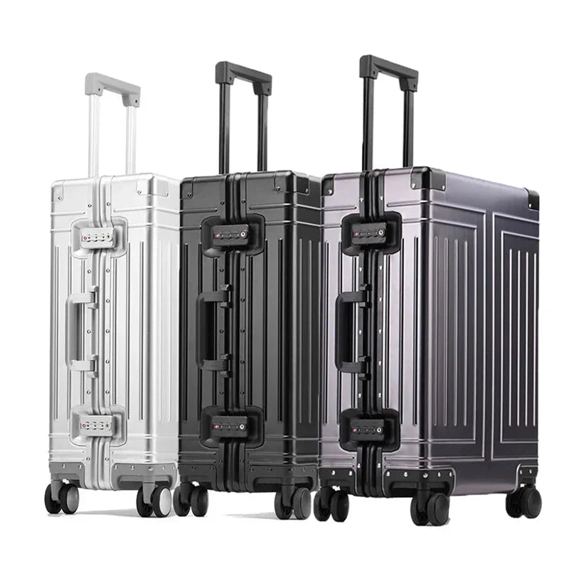 Stilfull aluminiumresväska med hårdskal för säker och elegant resa. Premiumkänsla och hållbar design.