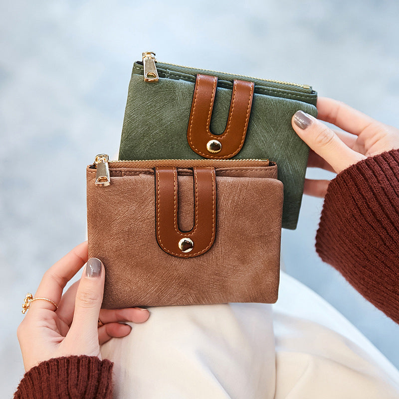 "Stilfull damplånbok i texturerat PU-läder med bältesspänne, lyxig kvinnlig accessoar för kort och kontanter."