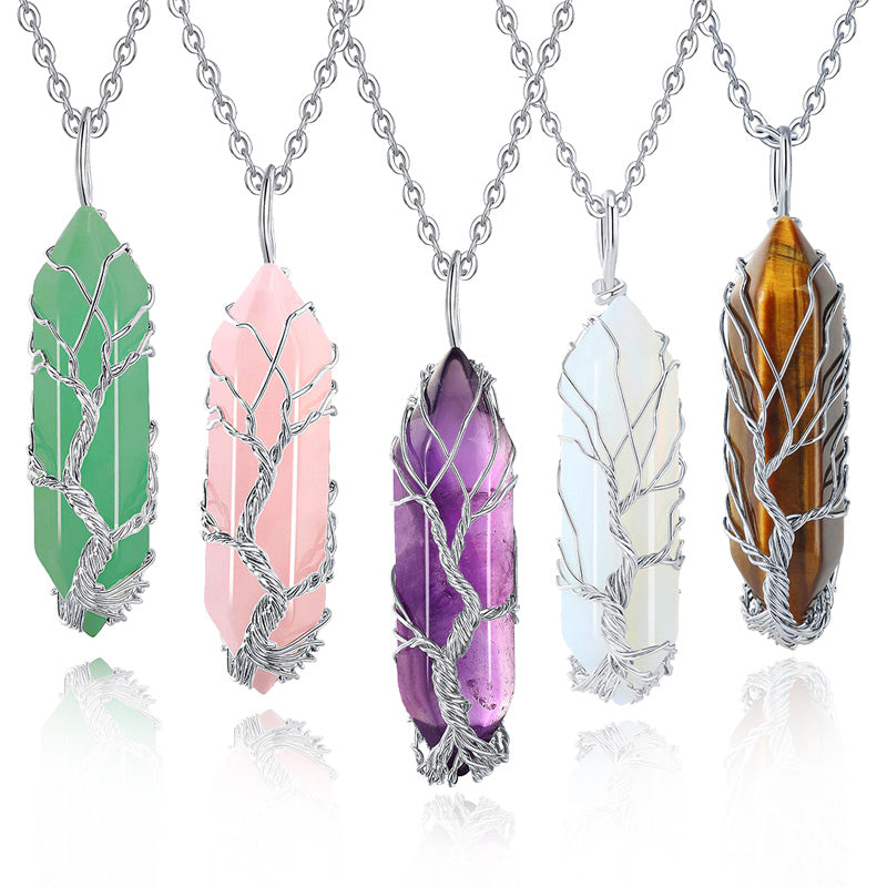 Stilfullt Livets träd-halsband med ädelkristaller för kvinnor. Spirituellt damhalsband.
