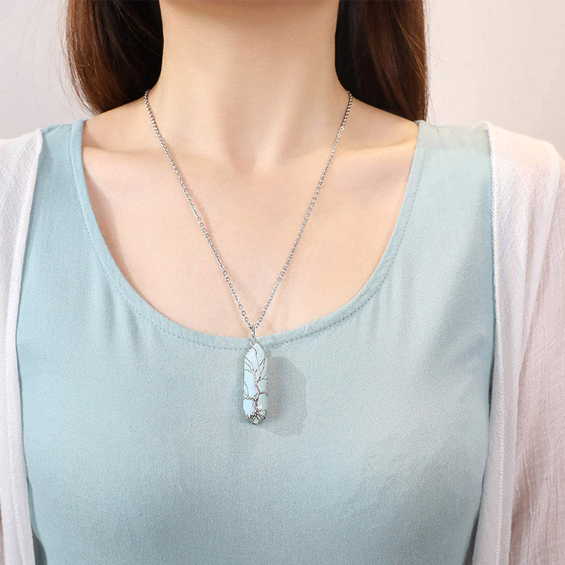 Stilrent Livets träd-halsband med grön aventurin. Ett harmoniskt energismycke.