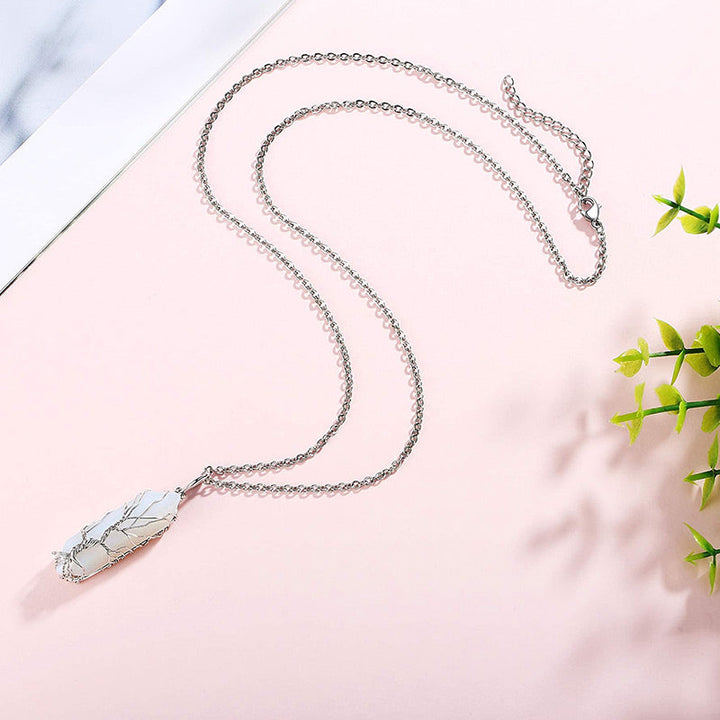 Livets träd-halsband i stilren design med gröna aventuriner. Spirituellt damhalsband.