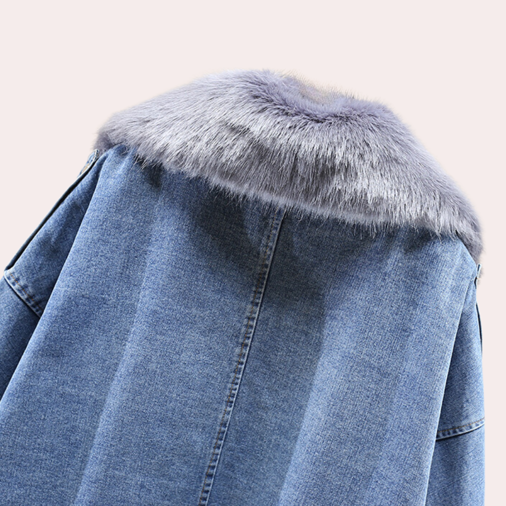 Bekväm och trendig damjacka. Ett varmt ytterplagg för en stilren och casual vinterlook.