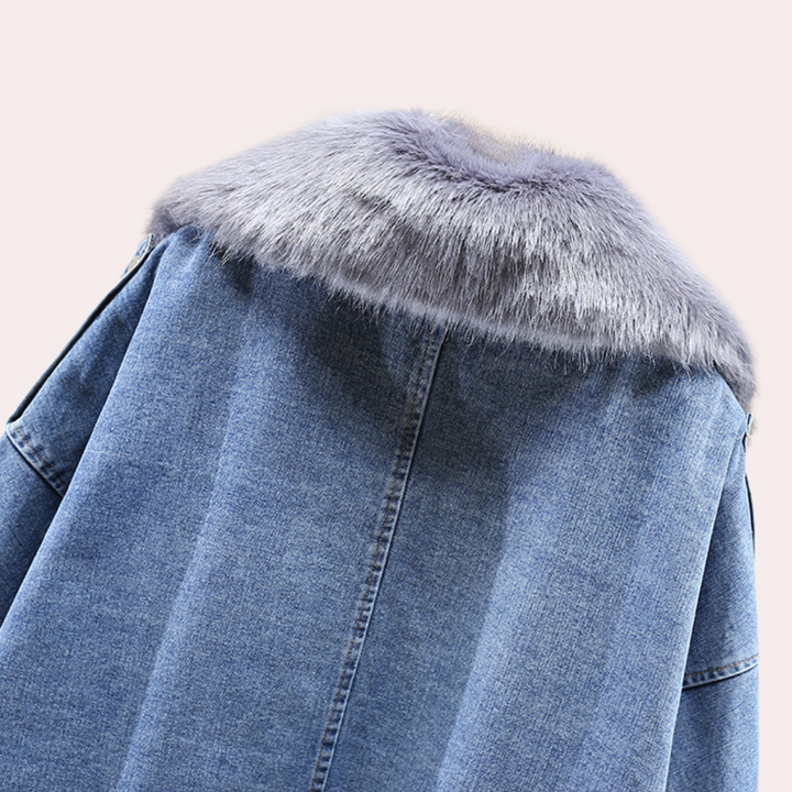 Bekväm och trendig damjacka. Ett varmt ytterplagg för en stilren och casual vinterlook.