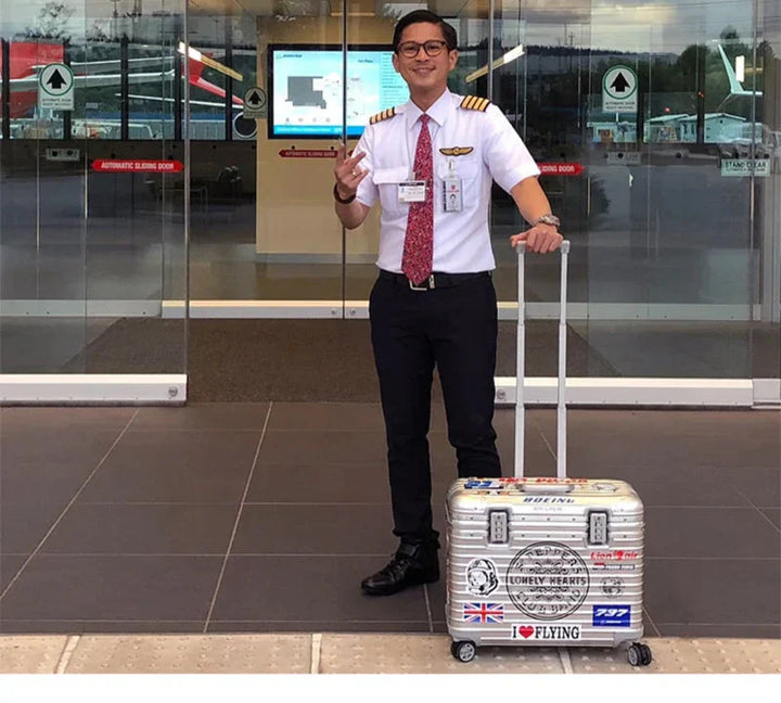 Säker hårdskalsresväska med integrerat TSA-lås och robust skal. Skyddar ditt bagage på alla resor.