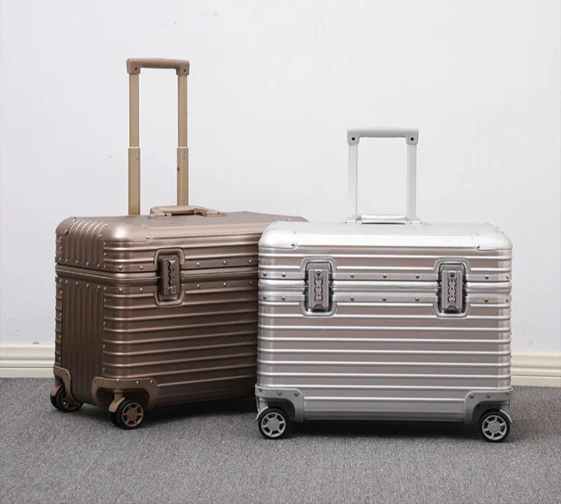 Kompakt kabinväska i hårdskal med smidiga 360-hjul och TSA-lås. Perfekt som handbagage för korta resor.