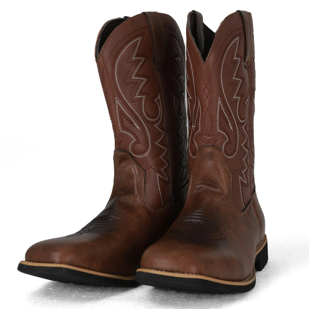 Herr cowboyboots med slip-on-design, ger en stilren och bekväm passform för herrmode.