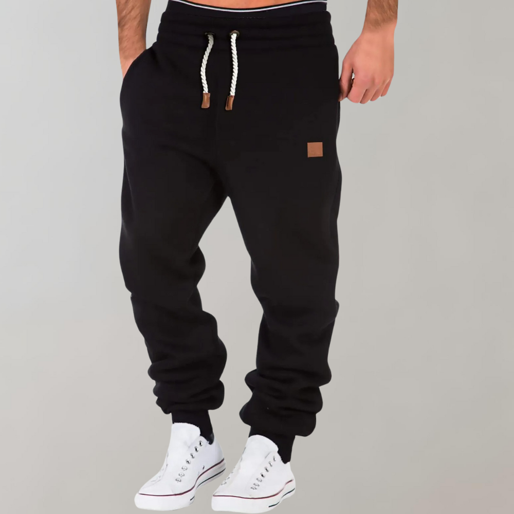 Stilren herr joggingbyxa för ultimat komfort. Perfekt för vardag, fritid och avkoppling. Moderna herrkläder med stretch.