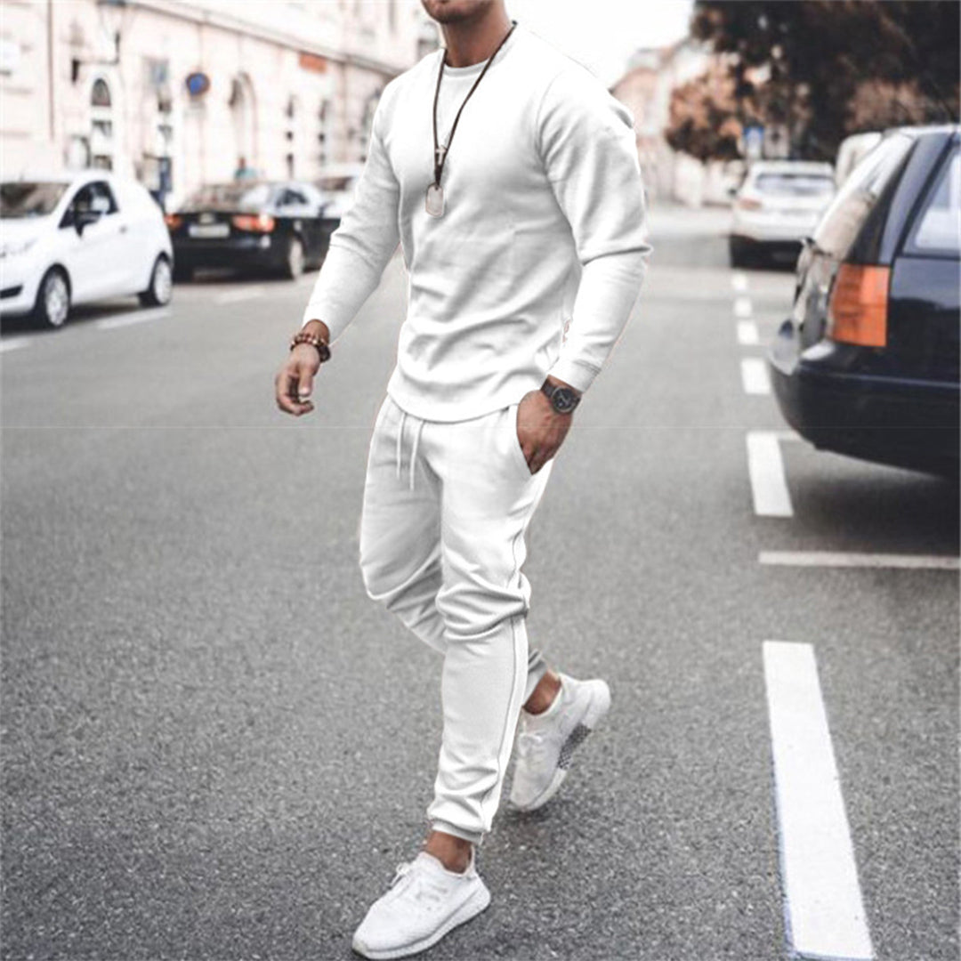 Komplett herrdräkt, modern joggingdräkt för män. Ett stilrent och bekvämt set för casual användning.