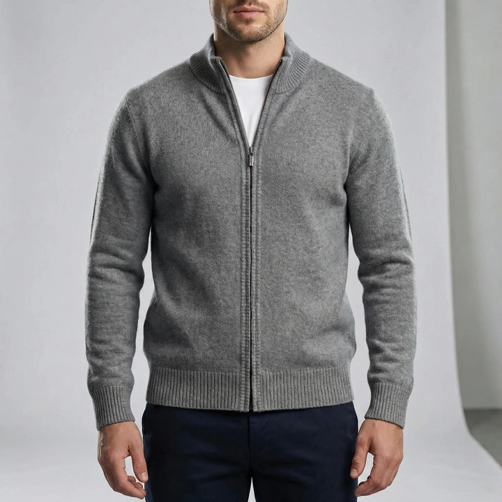 Casual herrkofta med dragkedja i regular fit, perfekt för höst- och vårkläder. Bekvämt mellanlager för en stilren look.