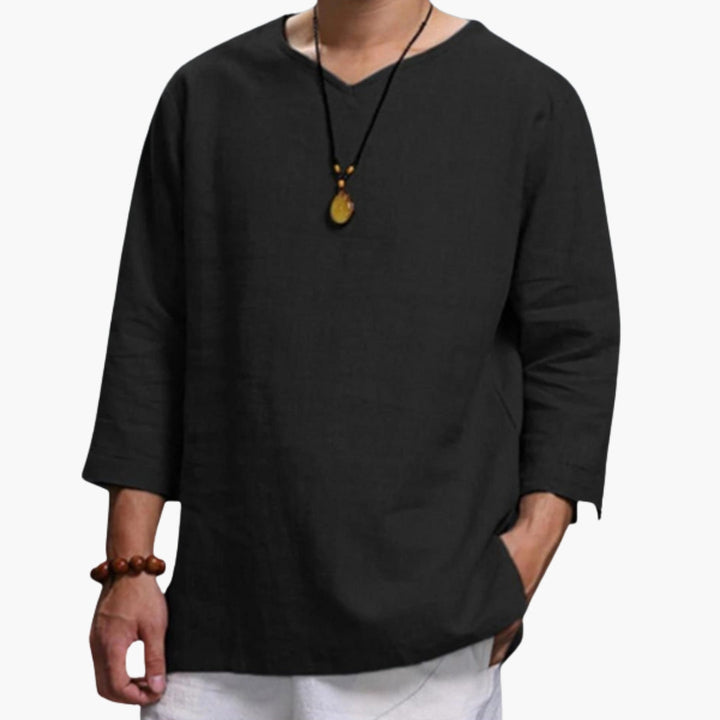 Stilren herrskjorta med lång ärm och v-ringning i avslappnad passform. Perfekt casual pullover för män.