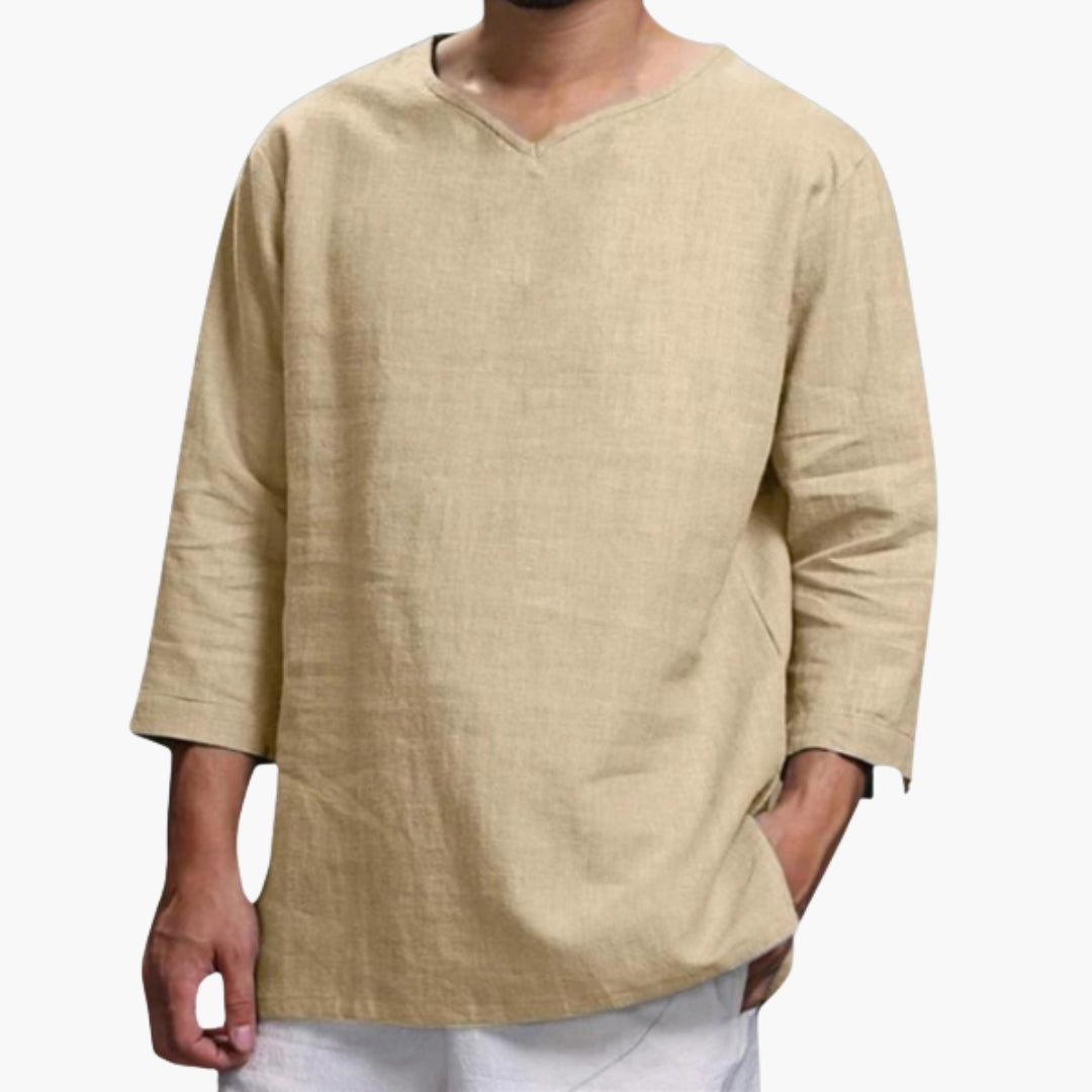 Herrskjorta med v-ringning, lång ärm och avslappnad stil. Enfärgad pullover i lös passform, perfekt för casual herrkläder.