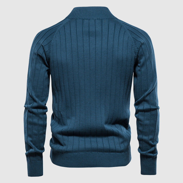 Bekväm herrtröja med dragkedja i svart. Modern design för stilren vardagslook och herrkläder.