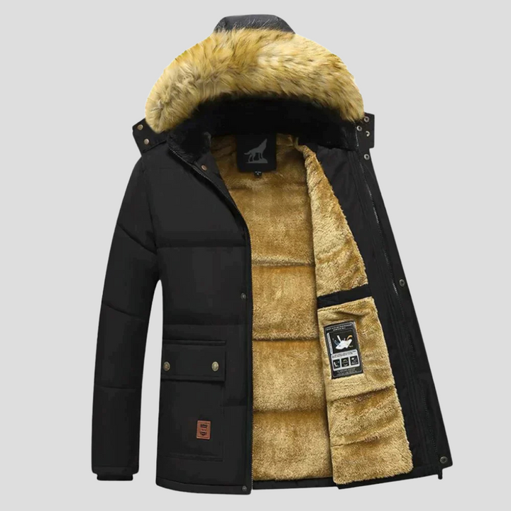 Stilren herrvinterparka Jayden. Varm, isolerad herrjacka med avtagbar huva, perfekt för kalla vinterdagar.
