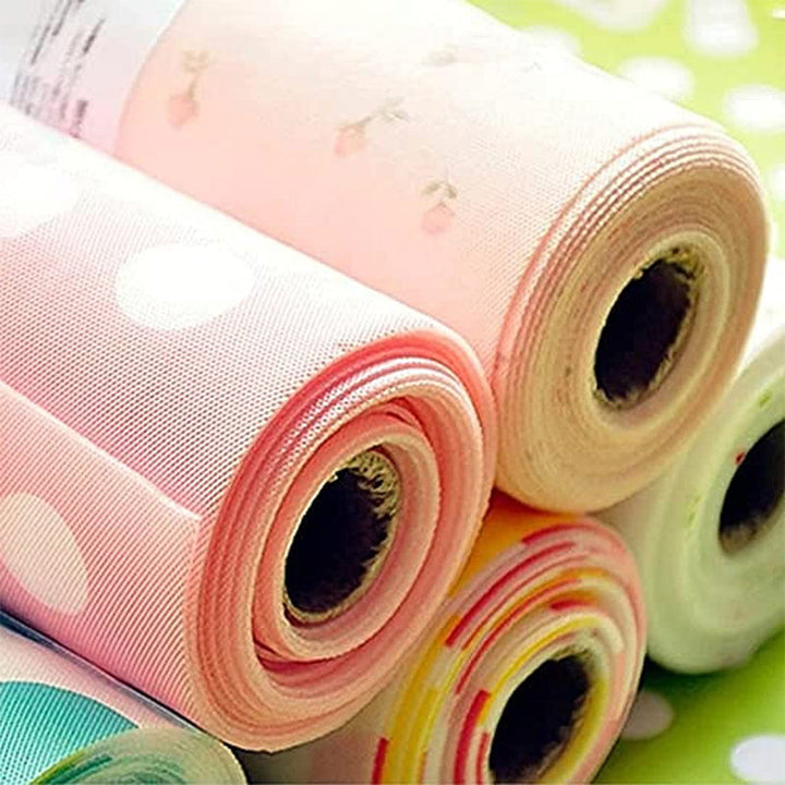 "Stilren köksmatta i PET-material med charmigt mönster och färger, fuktsäker och halkfri för säker köksanvändning."