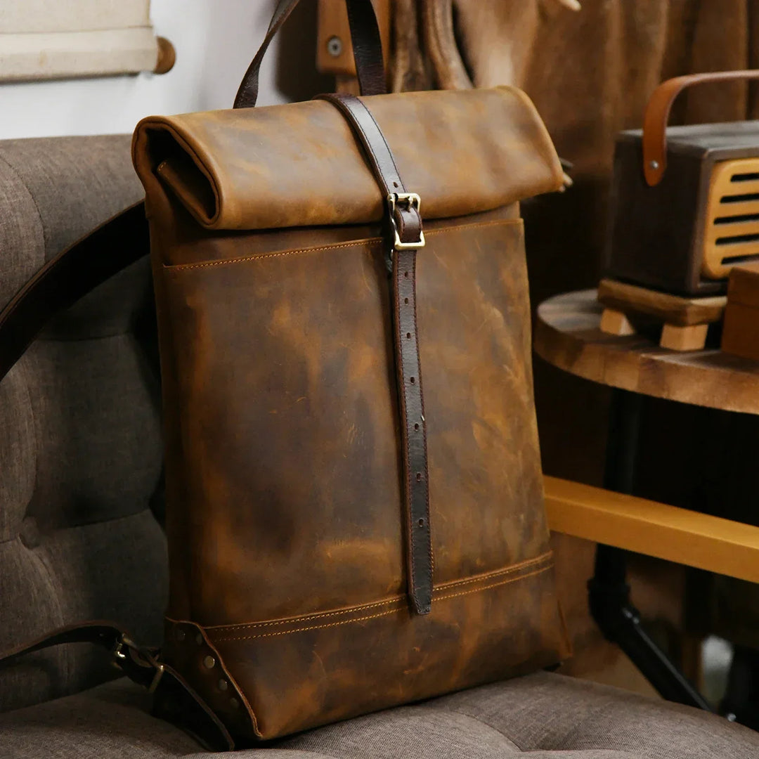 Mångsidig läderryggsäck; laptop, resor, pendling. Unisex väska med vintagekänsla, stilren & robust för dagligt bruk.