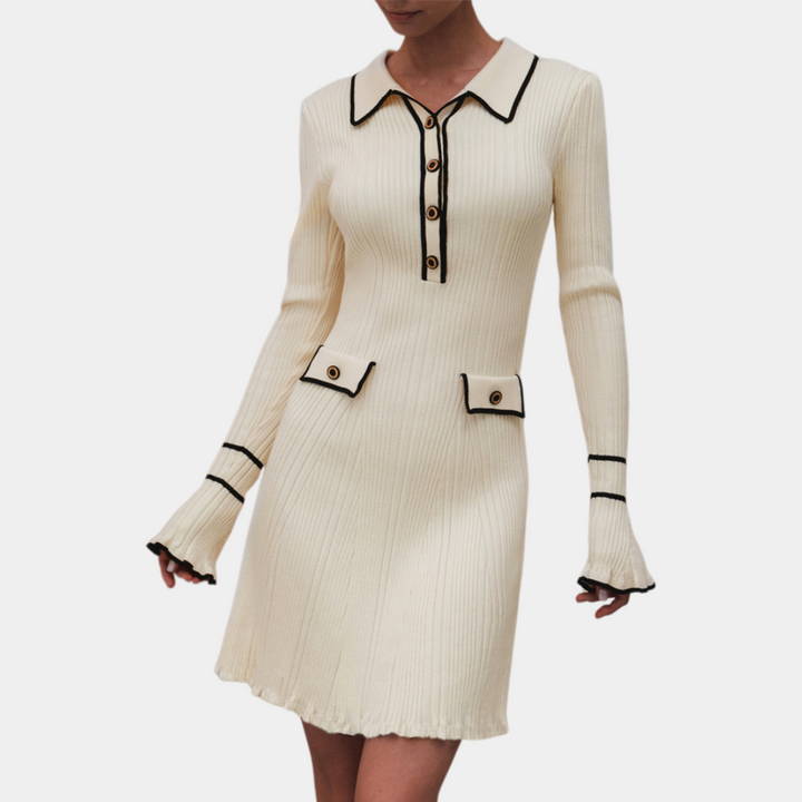 Modern långärmad damklänning för hösten. Bekväm och stilren design, idealisk för en elegant look.