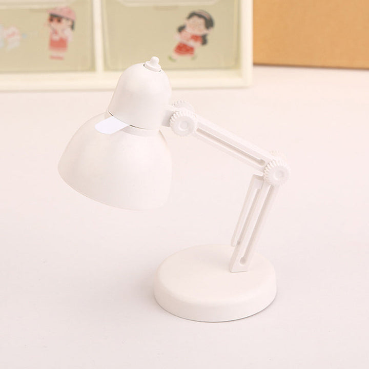 "Stilren magnetisk mini skrivbordslampa i flera färger med justerbar vinkel och bärbar kompakt design."
