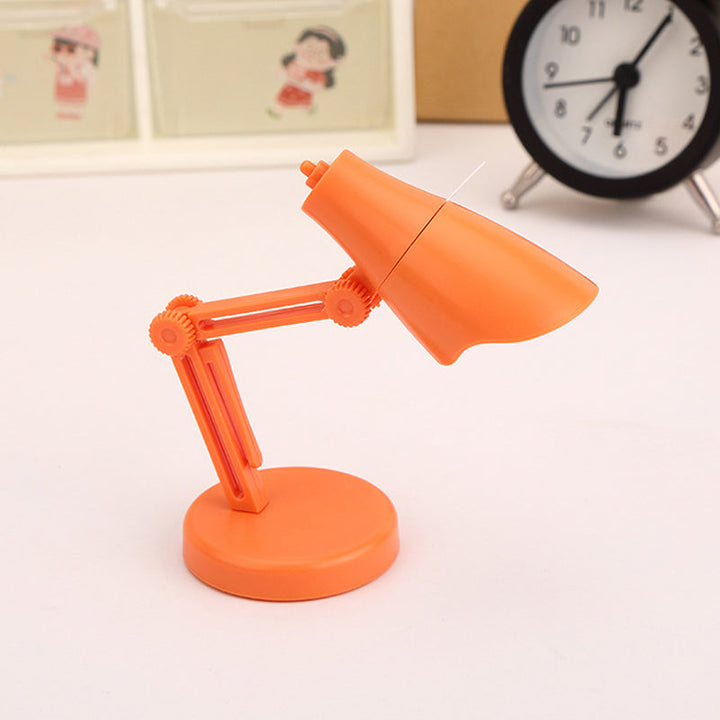 "Stilren magnetisk mini skrivbordslampa i flera färger med justerbar vinkel och bärbar kompakt design."