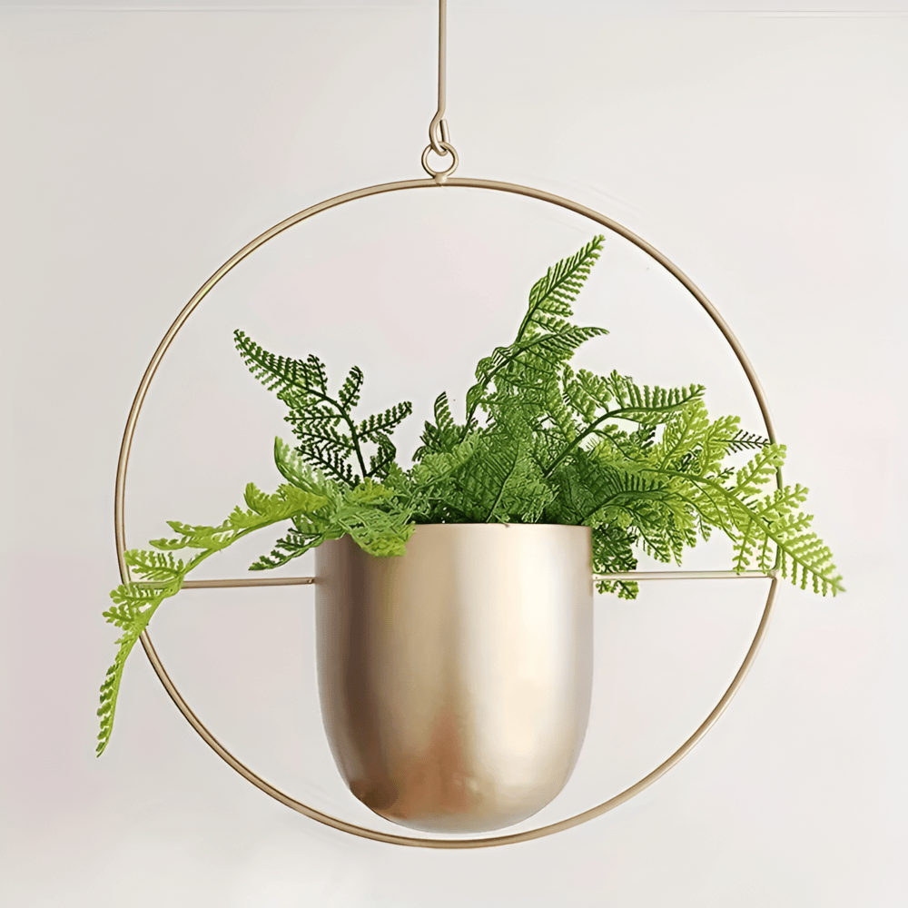 Rund stilren hängande växtkruka i svart, perfekt för modern och minimalistisk inredning.