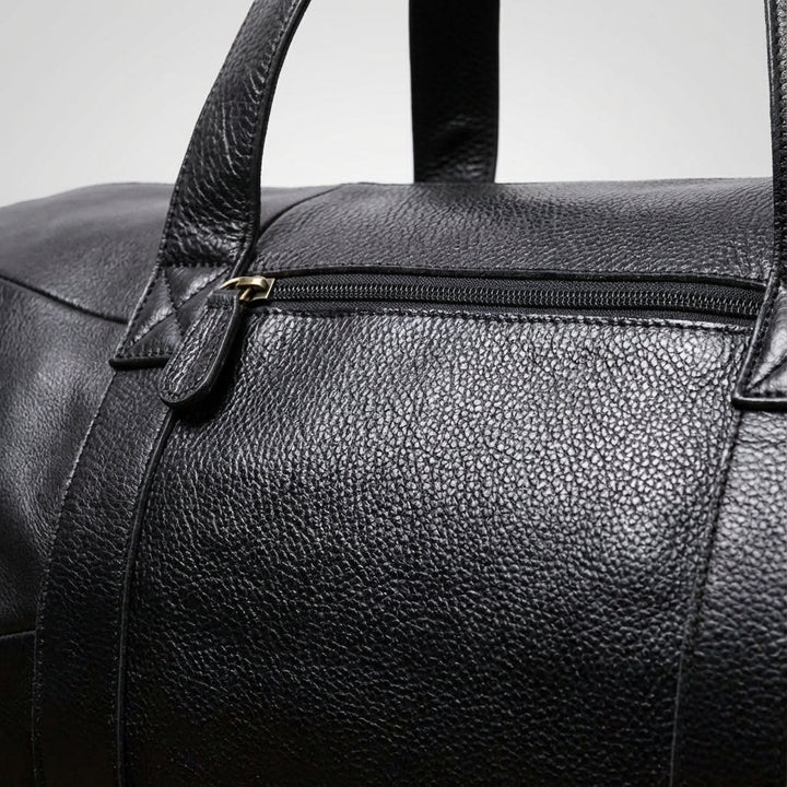 Elegant reseväska för organiserad packning. Stor kapacitet, utmärkt som handbagage på weekendresan.