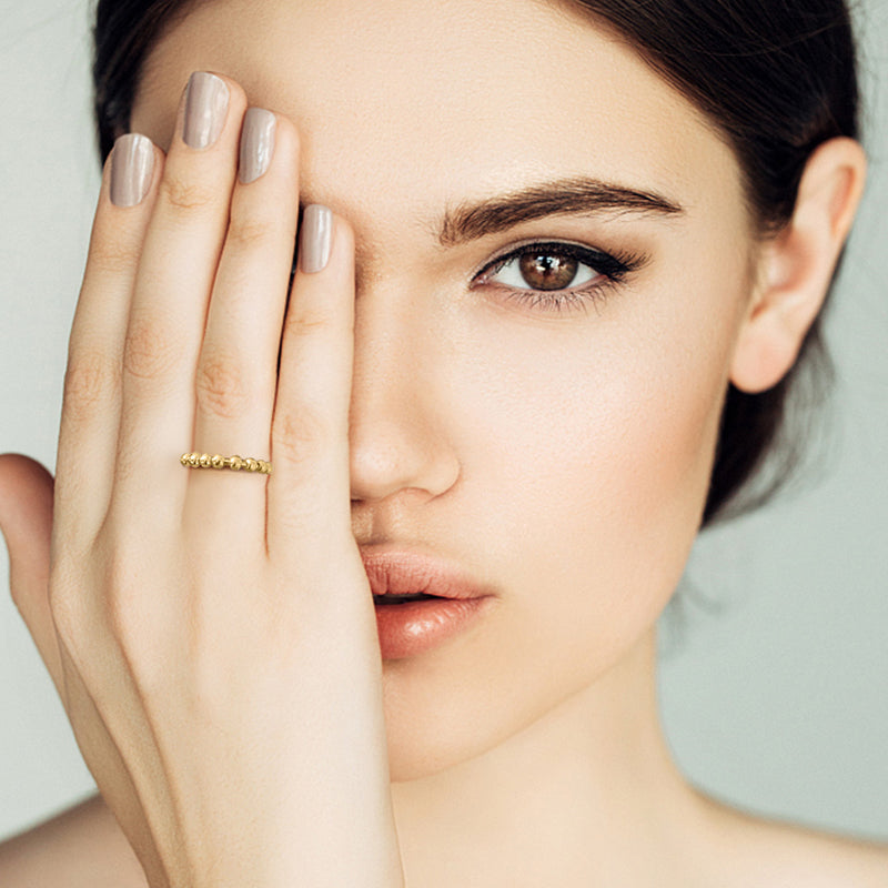 "Stilren Spinner Fidget Ring i silver för stresslindring, med roterande pärlor. Perfekt accessoar för både män och kvinnor."