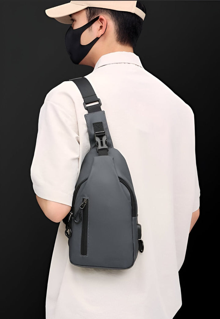 Modern herr axelremsväska, funktionell och modeinriktad crossbody för den organiserade mannen.