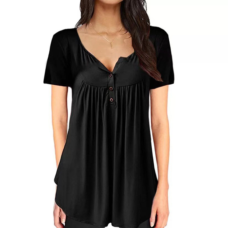 "Stilren t-shirt för kvinnor, enfärgad med ruchad knappdetalj, kort ärm och rund hals, perfekt för enkel elegans."