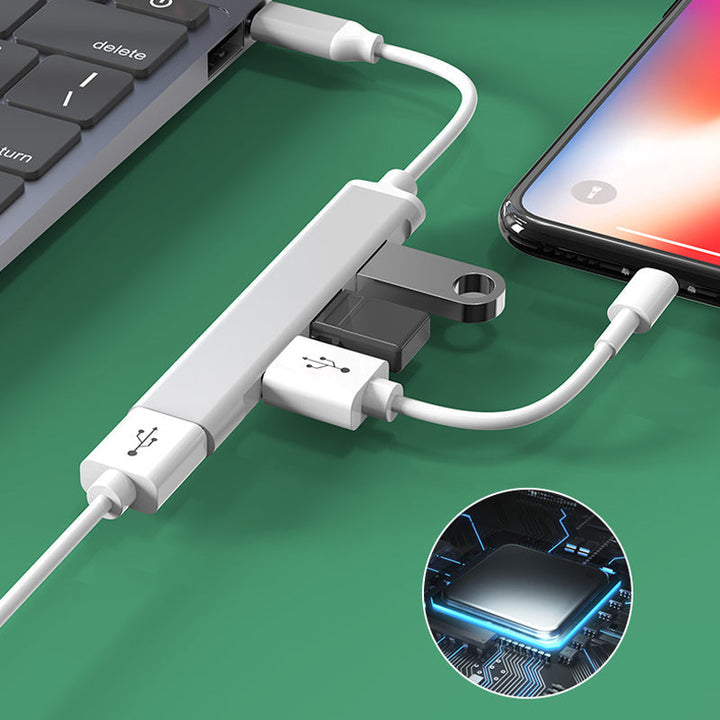 "Stilren USB Typ C HUB i silver med 4 portar för snabb anslutning och höghastighetsöverföring, kompakt och användarvänlig."