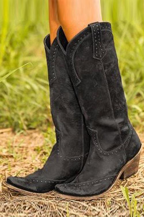 Snygga dam cowboystövlar med autentisk westernstil. Komfortabla och slitstarka stövlar i brun nyans för dam.