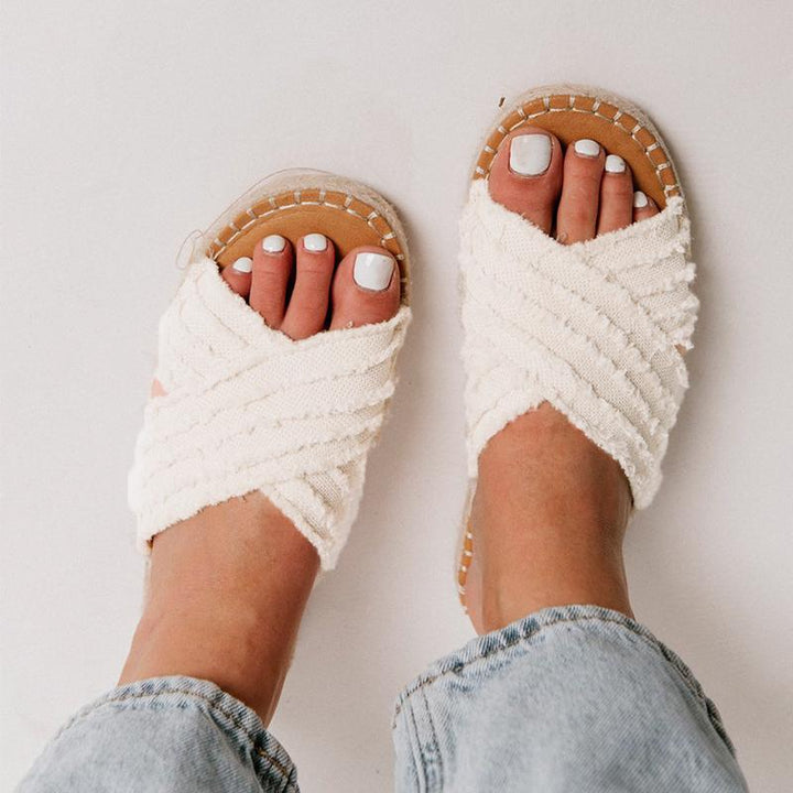 "Stilrena dam sandaler med korsrem i naturliga färger, konstgjord PU-material, eleganta för alla tillfällen."