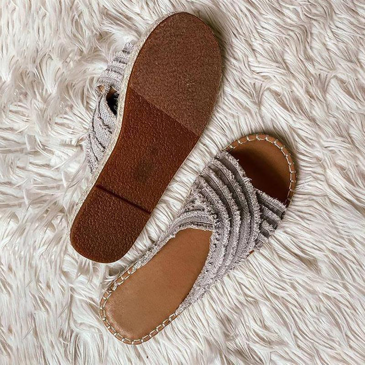 "Stilrena dam sandaler med korsrem i naturliga färger, konstgjord PU-material, eleganta för alla tillfällen."