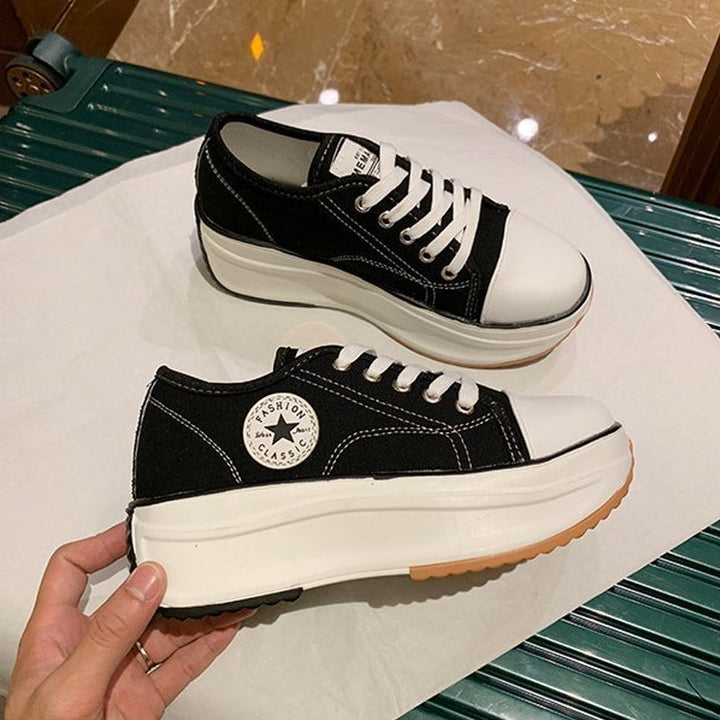 "Stilrena dammode canvas sneakers med memory foam, vita med elastiskt band och mjuka innersulor för överlägsen komfort."