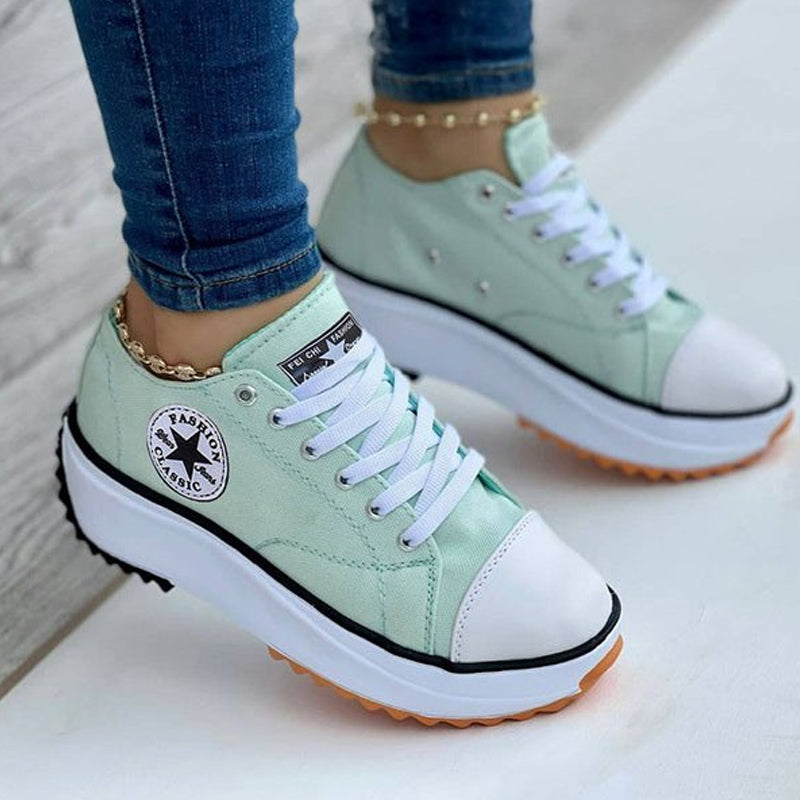 "Stilrena dammode canvas sneakers med memory foam, vita med elastiskt band och mjuka innersulor för överlägsen komfort."