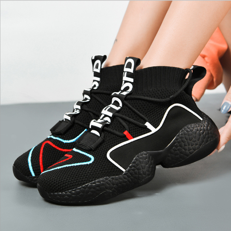 "Stilrena herrsneakers med snörning, 3D-vävd ovansida i flera färger, tjock mellansula för komfort och stil."