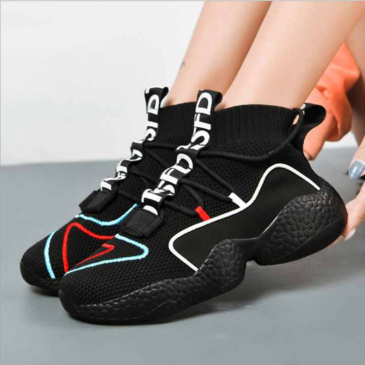"Stilrena herrsneakers med snörning, 3D-vävd ovansida i flera färger, tjock mellansula för komfort och stil."
