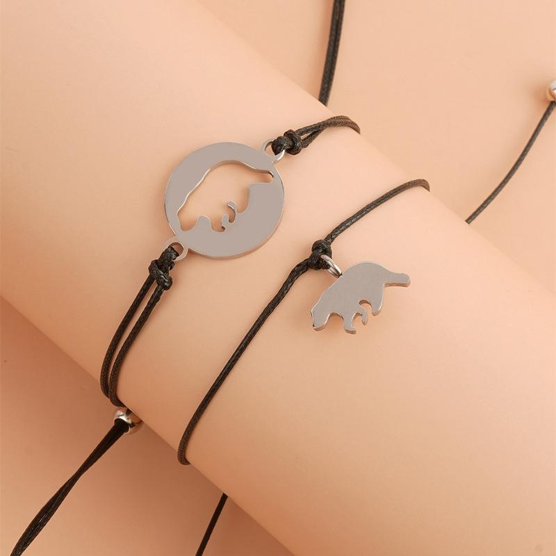 "Stilrena, justerbara armband för kvinnor och barn med meningsfull design i svart och guldtoner."