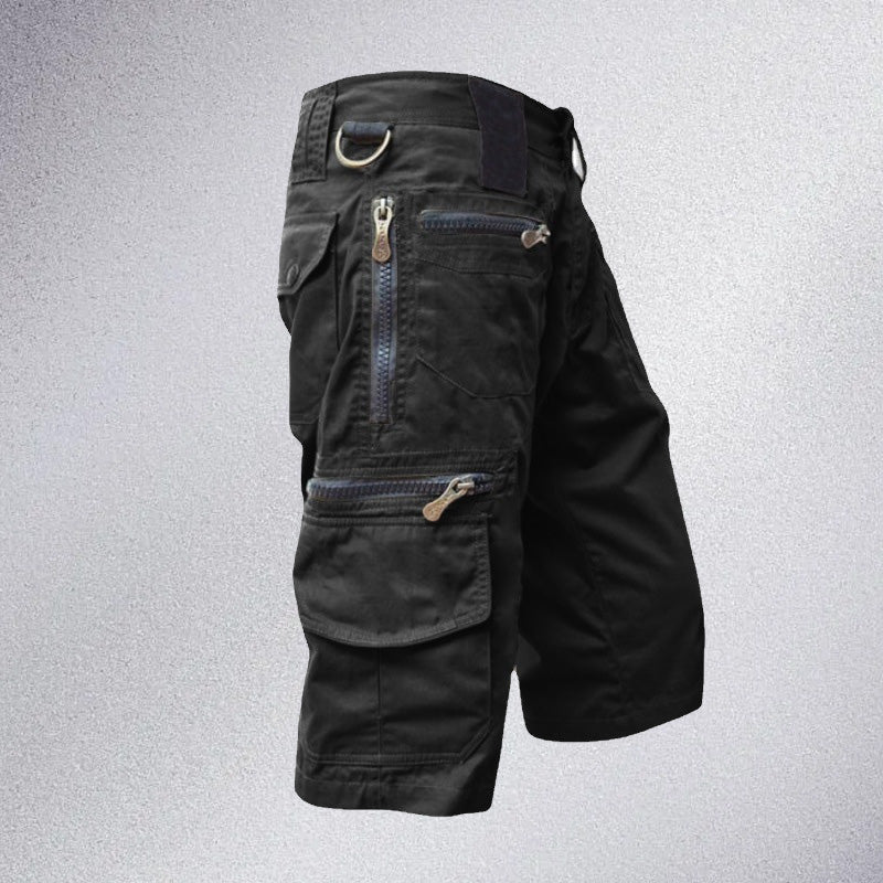 "Stilrena mörkgrå herr capri cargo shorts med många fickor, elastisk midja och modern design för utomhusaktiviteter."