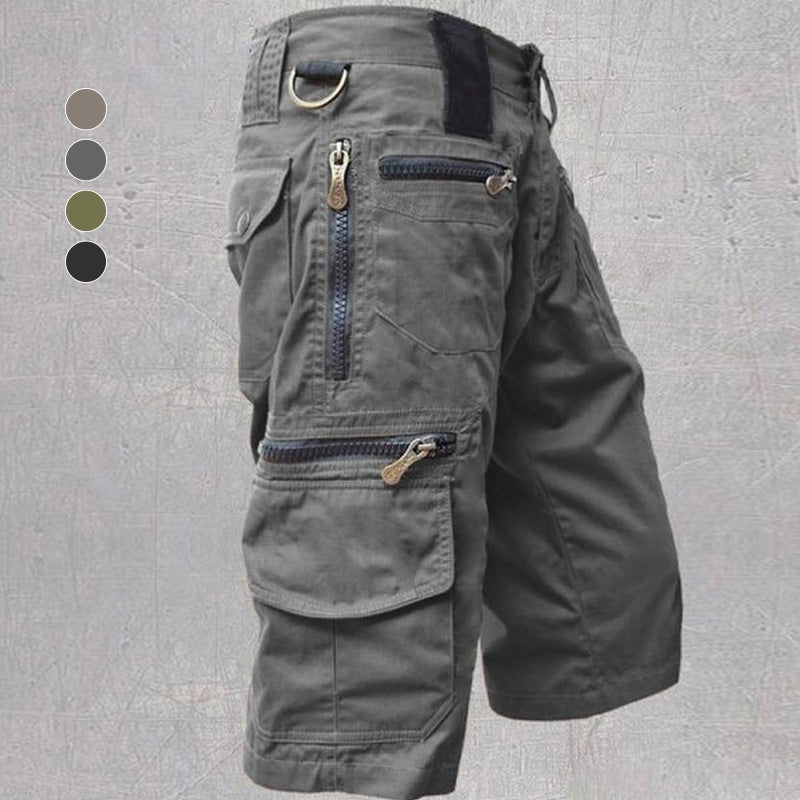 "Stilrena mörkgrå herr capri cargo shorts med många fickor, elastisk midja och modern design för utomhusaktiviteter."
