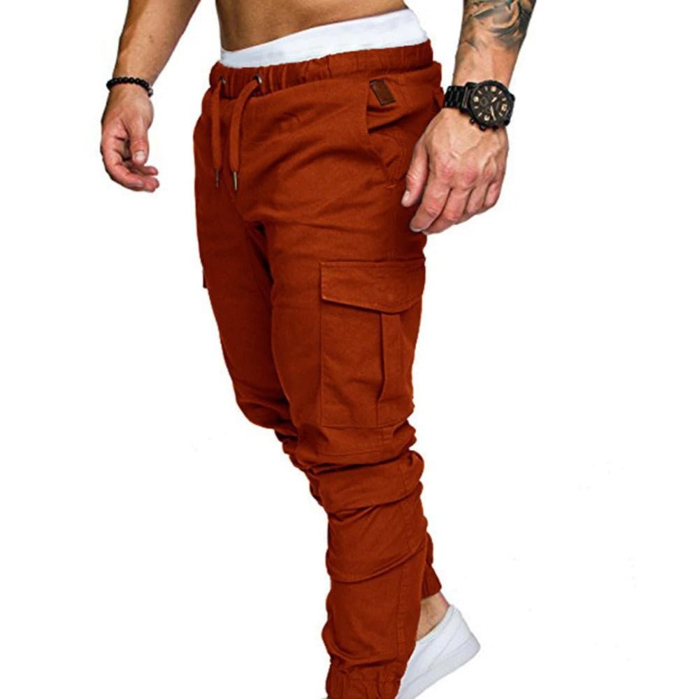 Herr cargobyxor i urban stil för en trendig vardagslook. Slitstarka och praktiska byxor för staden.