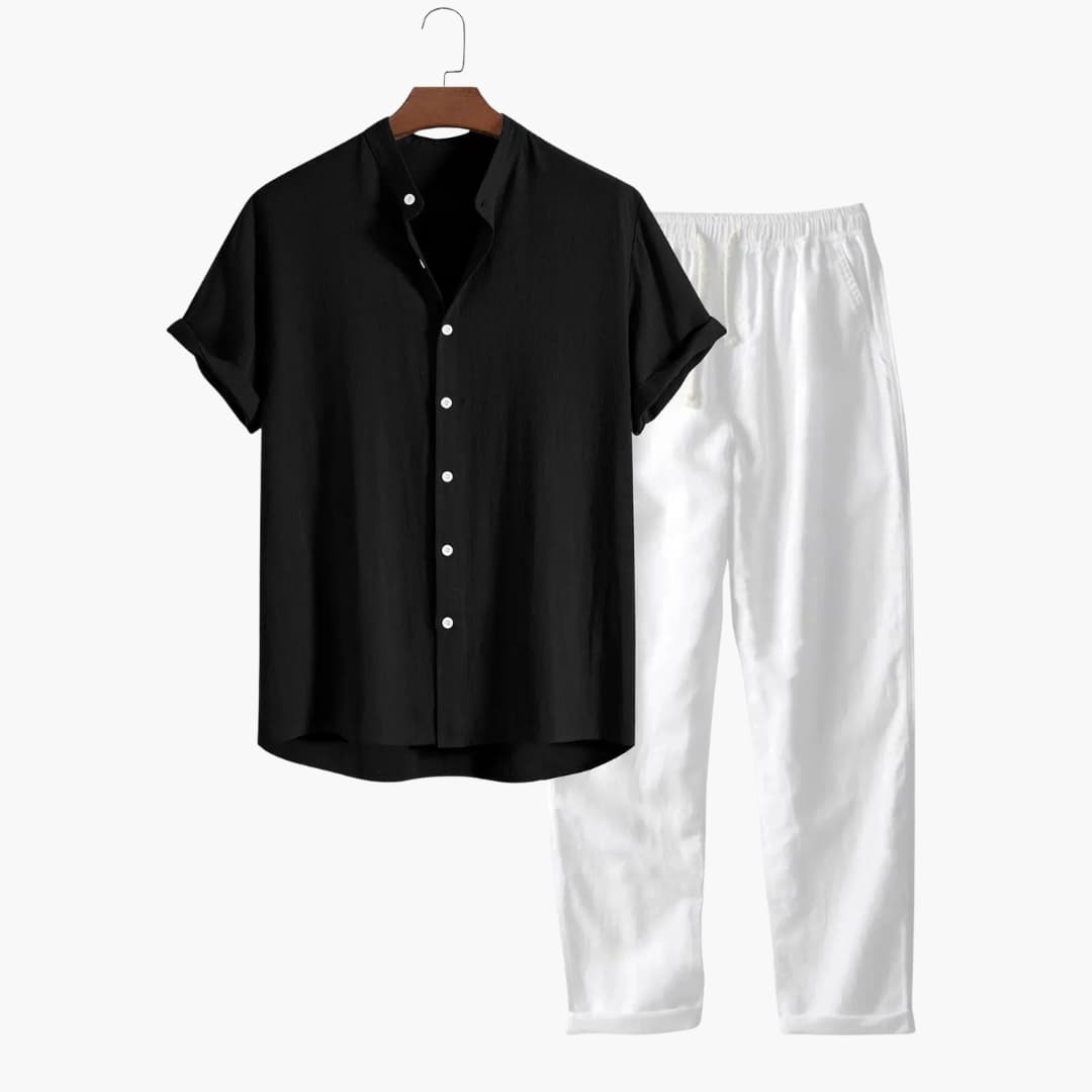 Modernt svart herrset med kortärmad skjorta & avsmalnande byxor. Stilrena herrkläder för en modern fritidsstil.