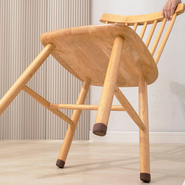 "Stolsfotpads med halkskydd och ljuddämpning, beige och svarta varianter, perfekt för hemmöbler, enkel installation."