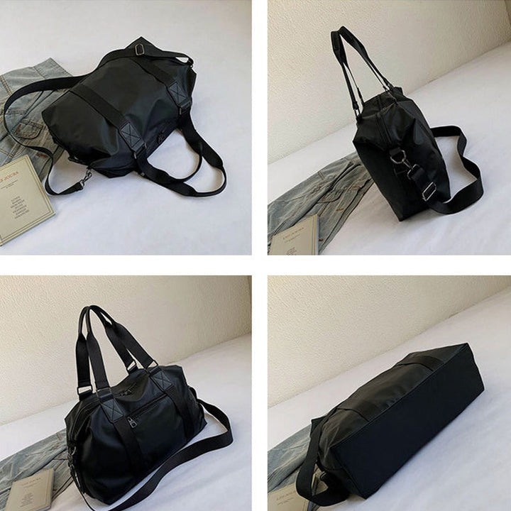 "Stor flygvänlig resväska med vattentät design i marinblått, stilren och funktionell för resor."