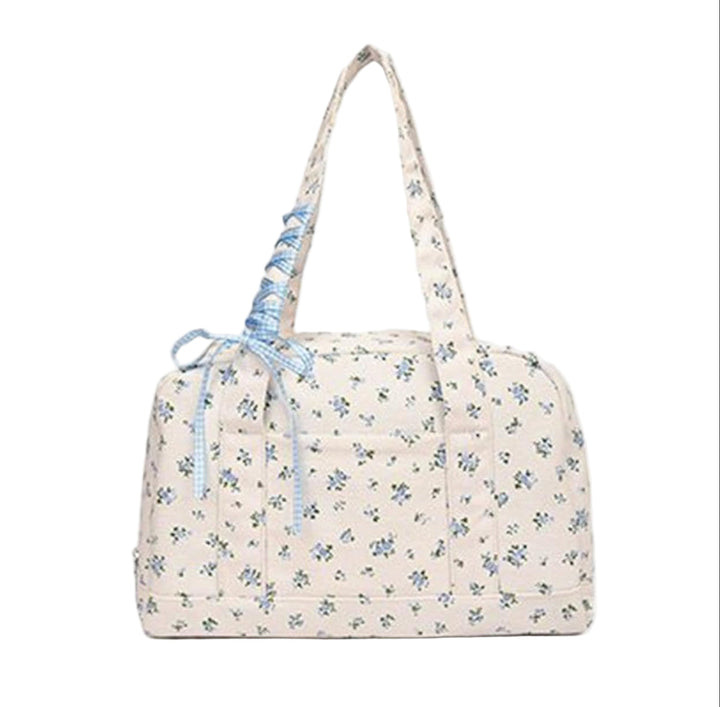 Banddetaljad rosa canvas duffelväska, elegant weekendväska för dam, perfekt för utflykter.