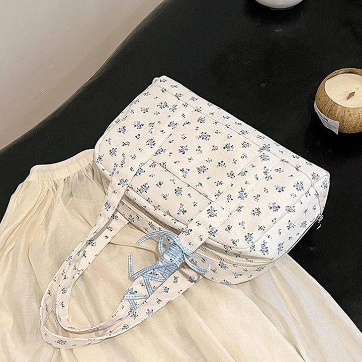 Floria: Elegant rosa canvas duffelväska, stilren weekendväska för moderna damer.