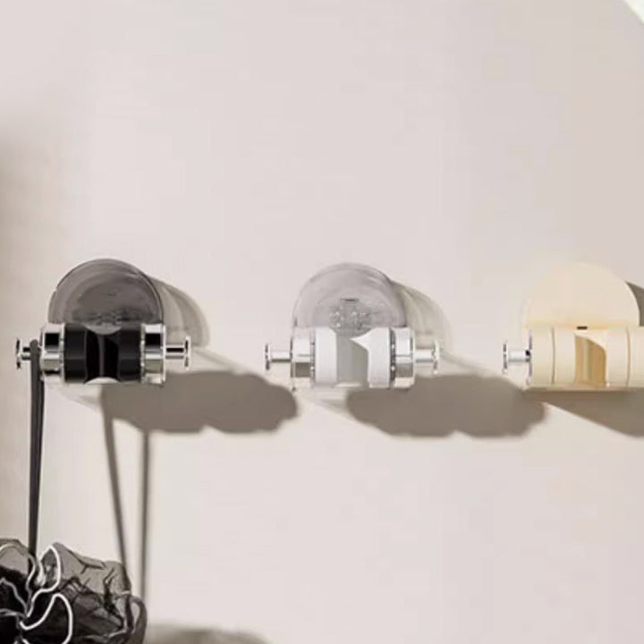 "Sugkopp duschtillbehör i silver och transparent ABS-material, justerbar krok för duschmunstycke, stilren badrumsdesign."